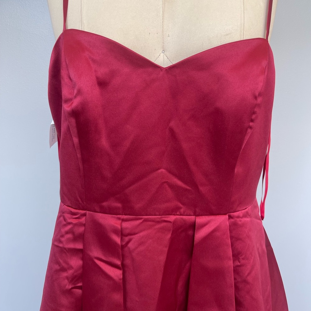 Fame and Partners Gown With Buttons - Picture 3 of 8